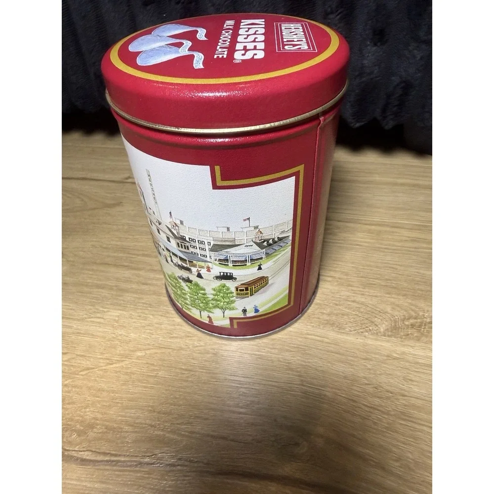 Hershey's Chocolate Kisses Tin Can ' HomeTown Series' ‎ 1990 Beautiful